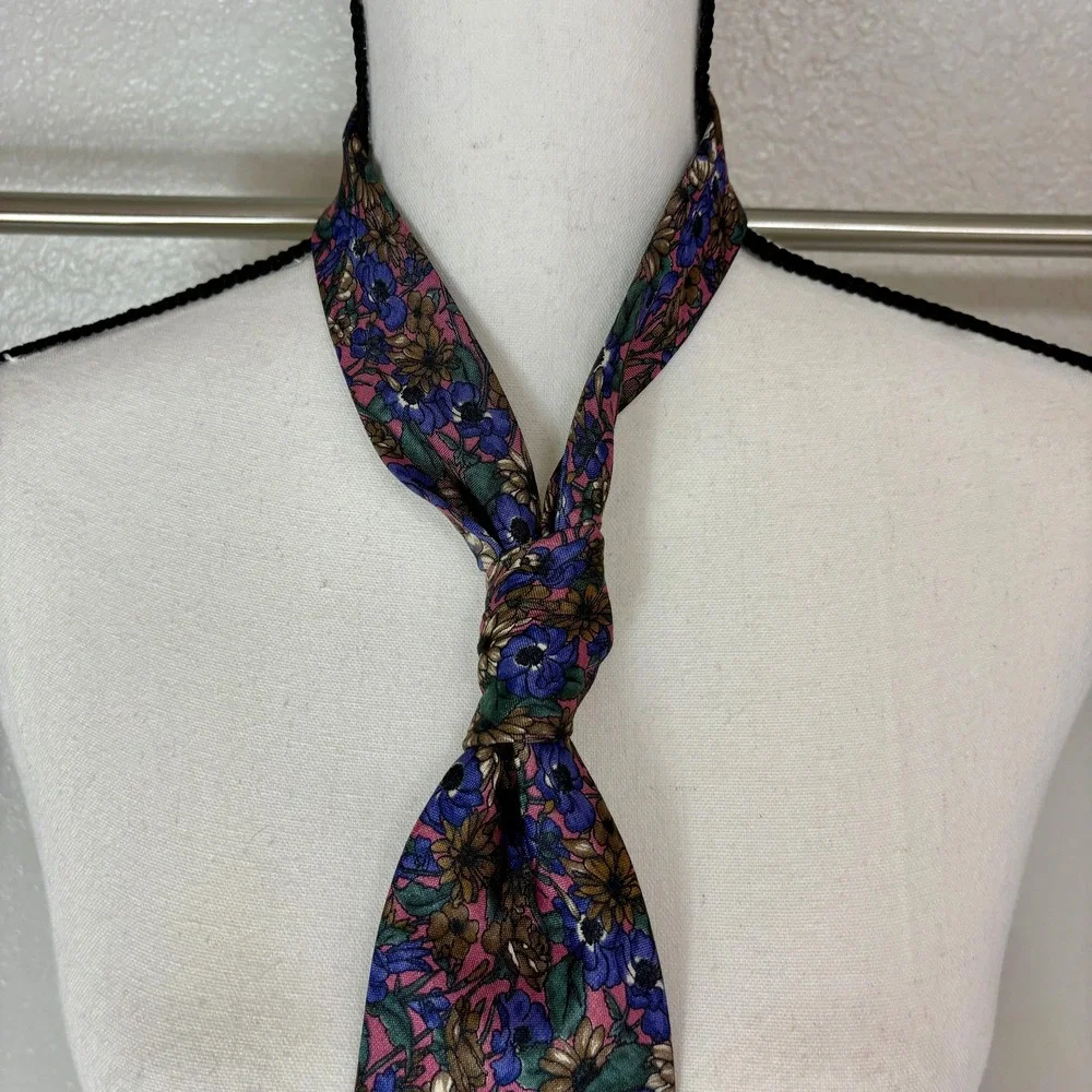 Moody 80s Silk Flower Pattern Neck Tie Salvatori Made in USA Purple Pink Necktie